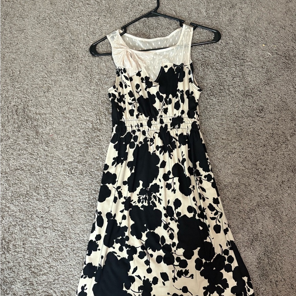 Black and White Sleeveless Midi Sundress